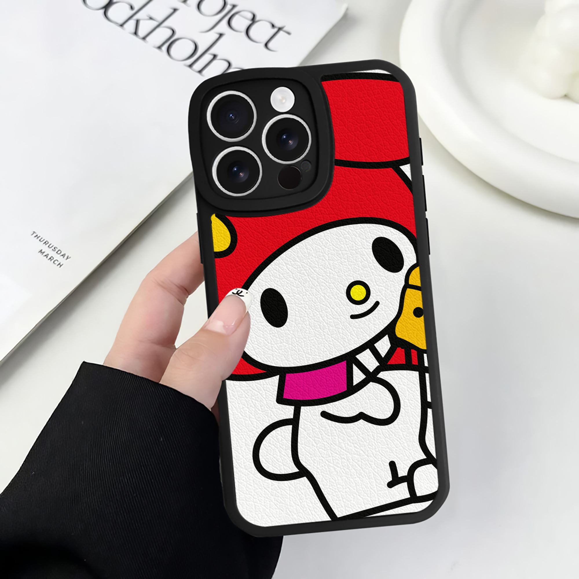 （画像用） Hello Kitty ハローキティ 【iPhone 16シリーズ対応】シリコンスマホケース（レザー調） 材質：シリコン